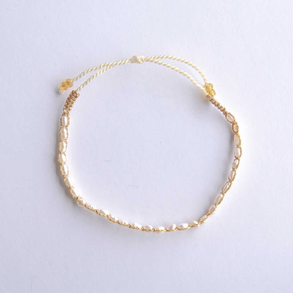 Elevate your style with our Gold String Bracelet featuring genuine freshwater pearls. This trendy bracelet is perfect for adding a touch of coastal charm to any outfit, whether at the beach or in the city. Made with durable, high-quality materials, it offers both style and comfort with its adjustable fit. Don’t forget to check out our matching anklet to complete your look!